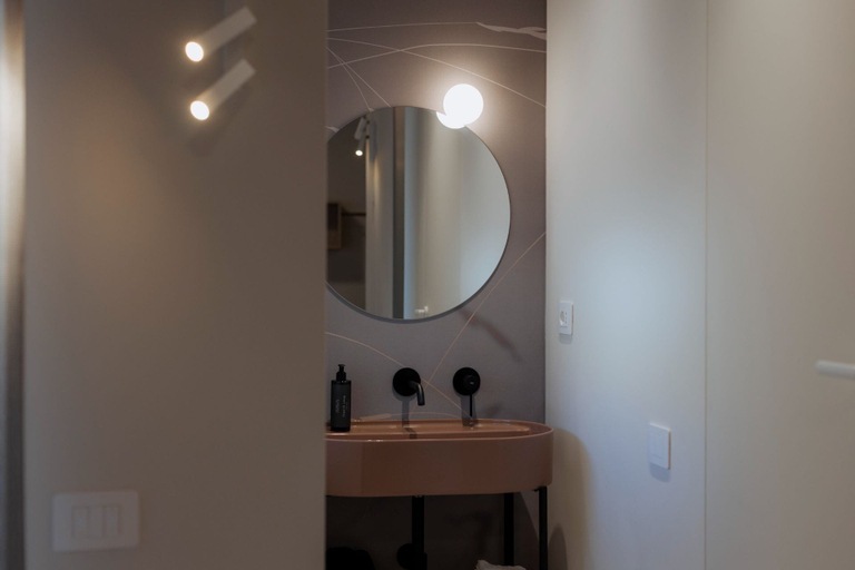 Bathroom 4, Octantis, Matera