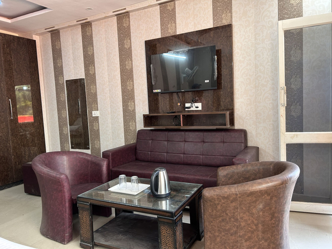 Living area 2, Banglow Ki Kandi, Dehradun