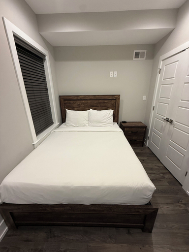 Room 2, South Philly Terrace, Philadelphia