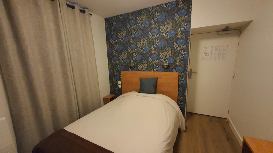 Bedroom 4, Hotel Restaurant La Crêperie du Château, Mayenne