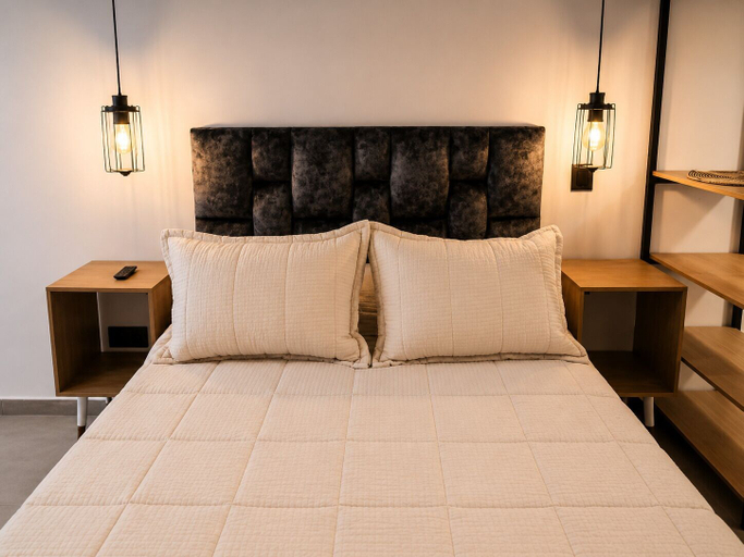 Room 3, Stay 32, Medellín
