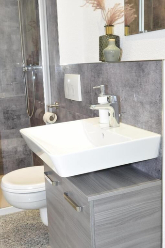 Bathroom 3, N37-modern eingerichtete Zimmer, Tuttlingen
