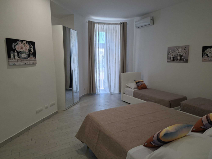 Room 5, Seascape Apartment, Roma