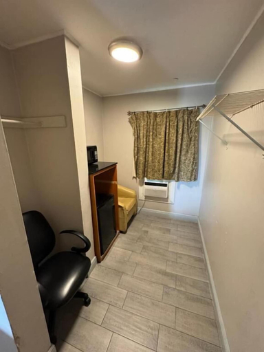 Bedroom 4, Park Motel, Hillsborough