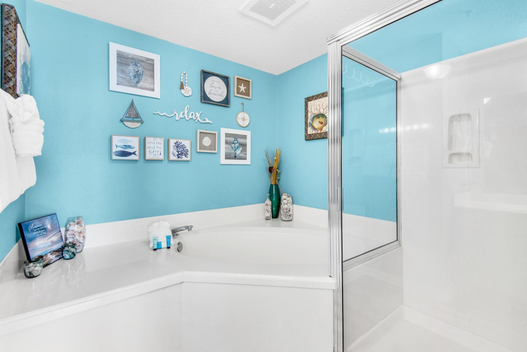 Bathroom 5, Summerwind Center 704, Escambia