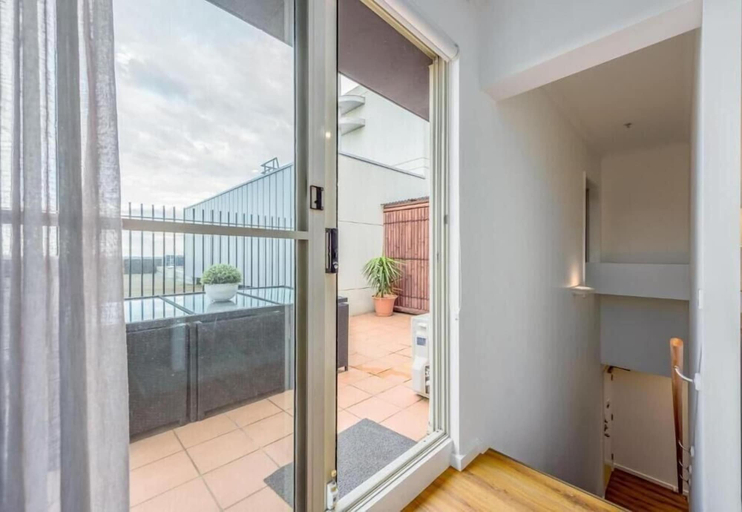 Balcony, Exclusive Stays - Boulevard Penthouse, Melbourne