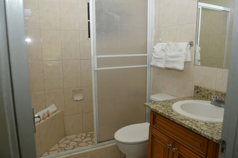 Bathroom, Tamarind Tree Hotel