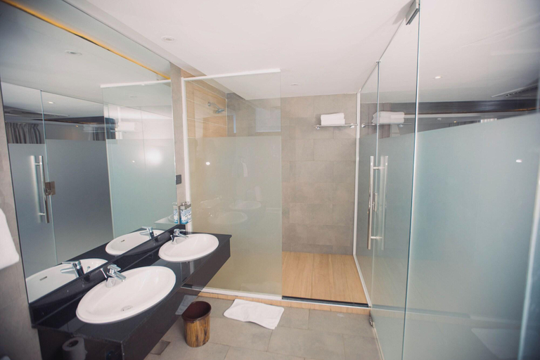 Bathroom 3, Giraffe Beach Hotel Dar es Salaam, Kinondoni