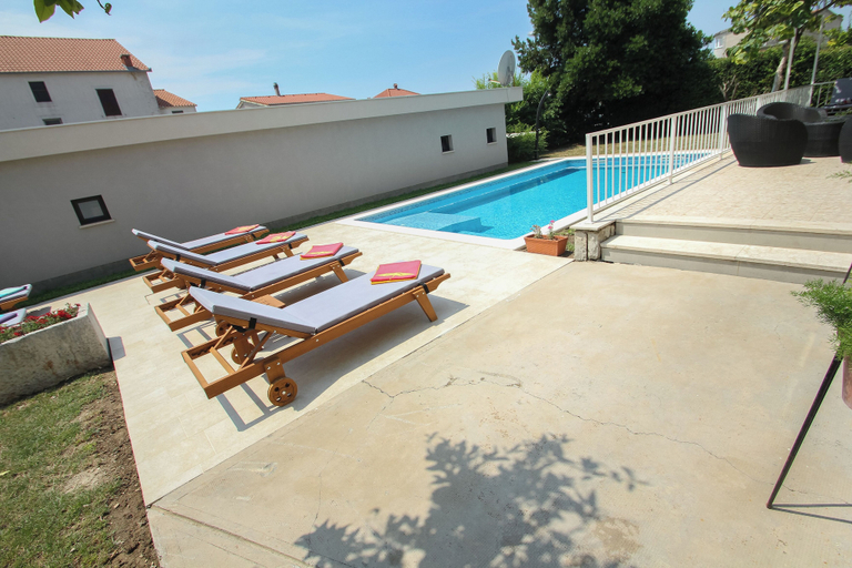 Pool 2, Holiday Home Bajelo, Kaštela