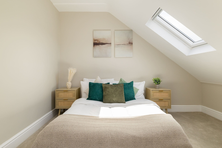 Room 2, Emerald & Oak near Greenwich, London