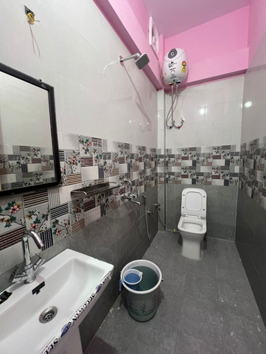 Bathroom 4, Hotel Shri Narayan & Restaurant, Chamoli