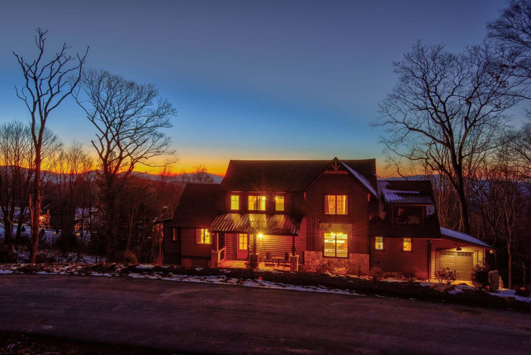 Interior 2, Sunset View Retreat at Eagles Nest, Avery