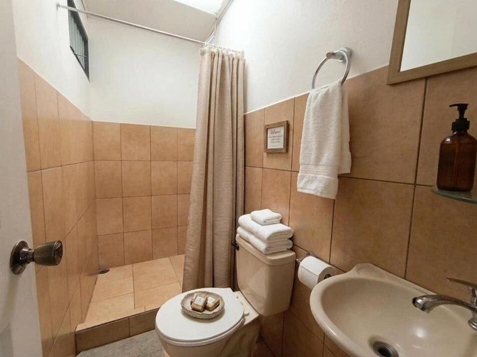 Bathroom 3, The Dreamcatcher House, Valverde Vega