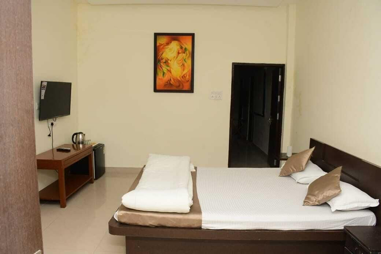 Room 1, Unwind Resort, Dewas