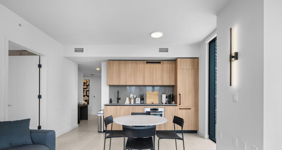 Interior 3, 501 - 3301, Miami-Dade