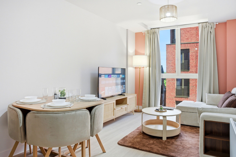 Living area 2, Trafford Garden Place with free car park, Manchester