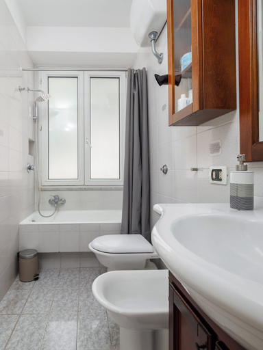 Bathroom 3, Casa Rosa, Napoli