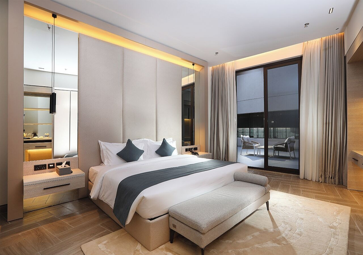 Room 2, Ray Hotel by Cloud 7
