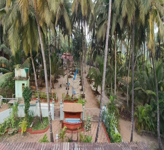 Property grounds 5, Ghar Mithbavkaranche, Sindhudurg