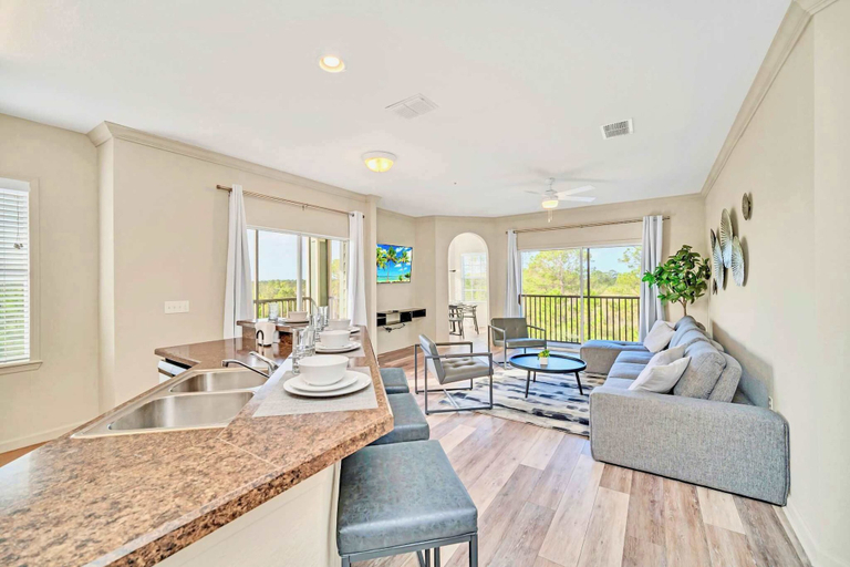 Interior 2, Upstay Condo w Pool & Sauna Sleeps 8, Orange