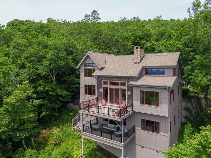Interior 5, Skytop Retreat, Avery