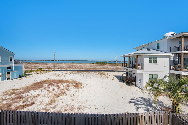 Exterior & Views 2, Para-dise Upper, Escambia