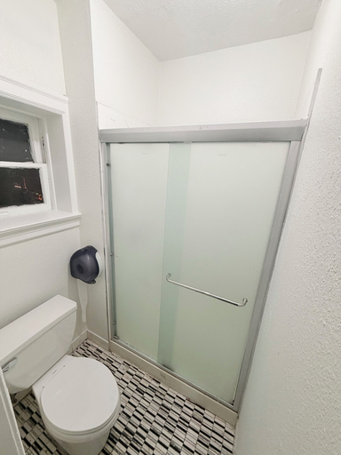 Bathroom 5, Adrian Hotel, San Francisco