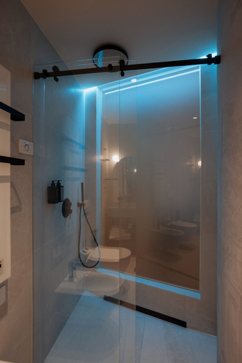 Bathroom 4, Octantis, Matera