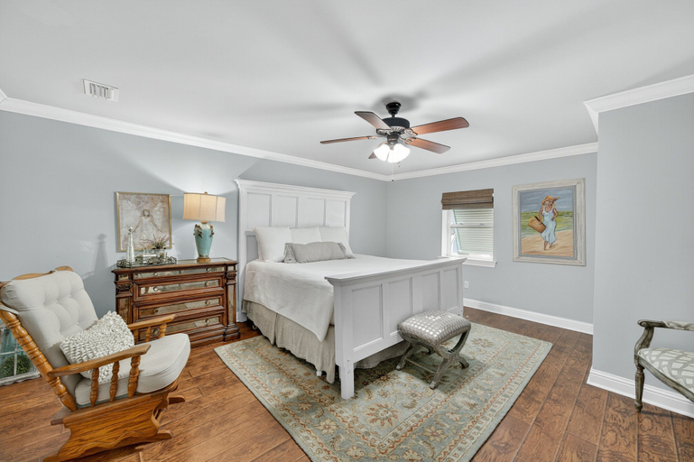 Interior 2, Sweet Caroline, Bay
