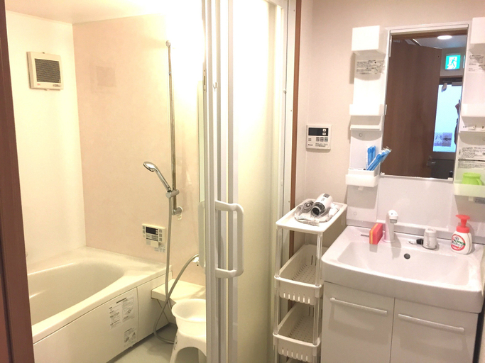 Bathroom 2, The Familiar Inn-Hotel and Inn Business, Osaka
