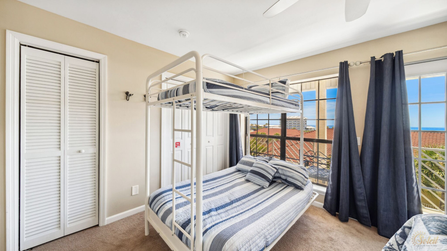 Interior 3, Horizon South 55-304, Bay