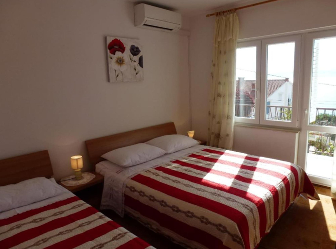 Room 5, Seaview Family Apartment With Grand Terrace, Omiš