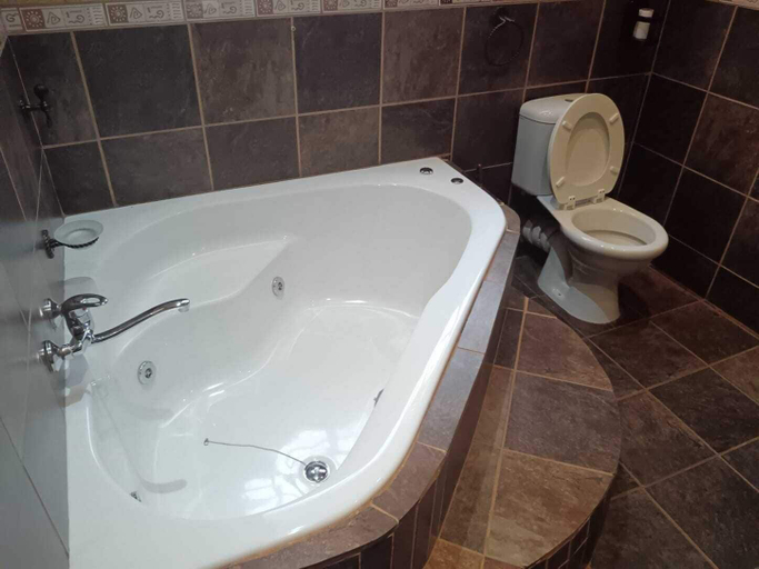 Bathroom, One love suites, Waterberg
