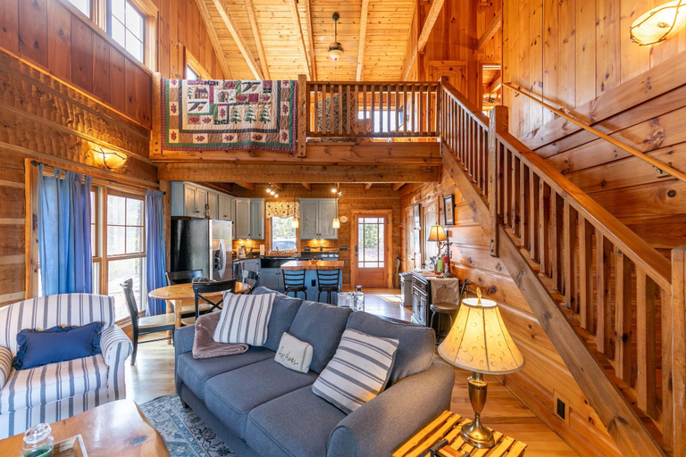 Interior 5, Walk In The Clouds, Watauga