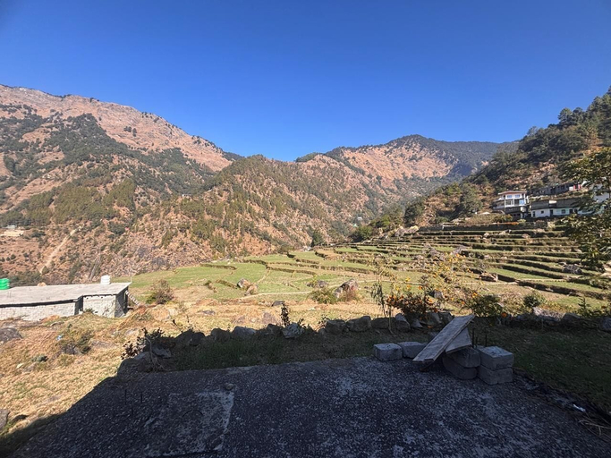 Property grounds 2, Yash Homestay Huddu, Rudraprayag