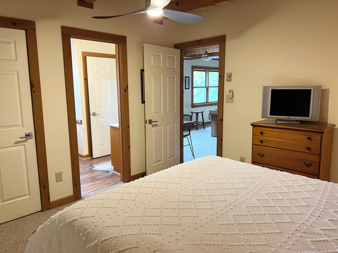 Interior 4, 7th Heaven, Watauga