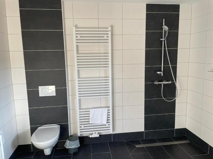 Bathroom 2, Apartment am Rosenplatz 24-hour check-in, Gifhorn