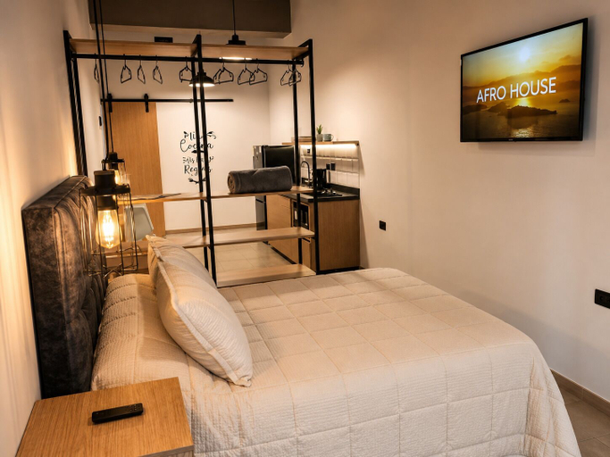 Room 4, Stay 32, Medellín