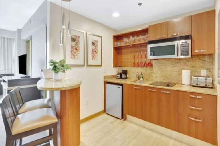 Others 5, AKA Brickell, Miami-Dade