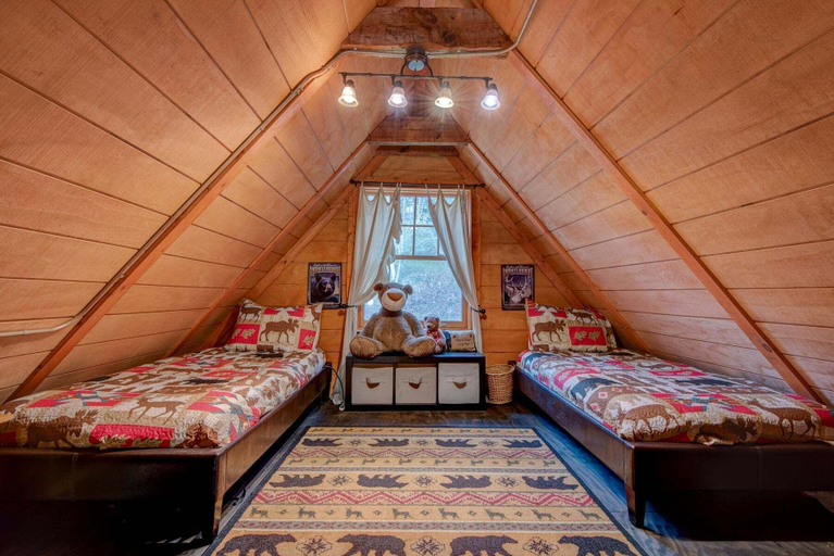 Interior 4, Bridgepoint Cabin Walk to Watauga River, hot Tub, Play in the Yard, Watauga