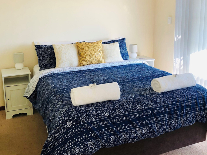 Room 5, Apiwa Preston Beach Front Apartments, Waroona