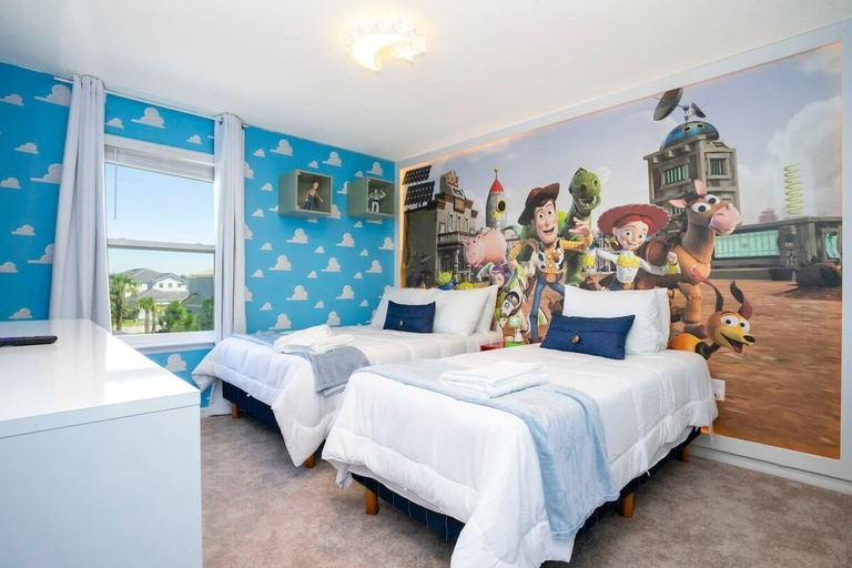 Room 3, Luxury Home w/ Private Pool Near Disney Parks, Polk
