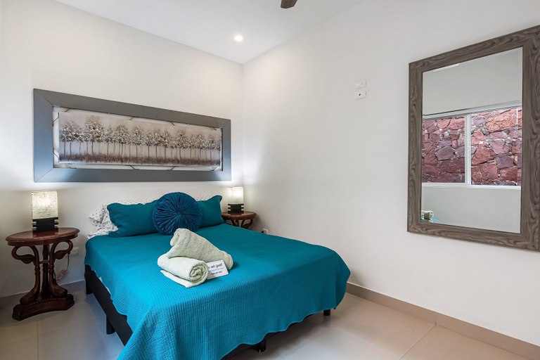 Room 4, Dog-friendly Beachfront Villa With Pool & hot tub Access Plus Rooftop Deck, Tijuana