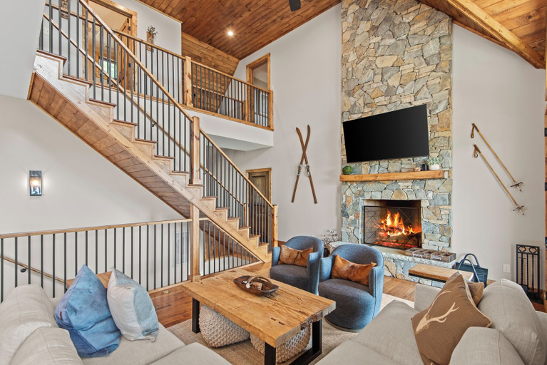 Interior 4, Grandview Pointe, Avery