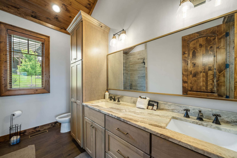 Interior 3, Campfire Trail at Eagles Nest - pet Friendly, Avery