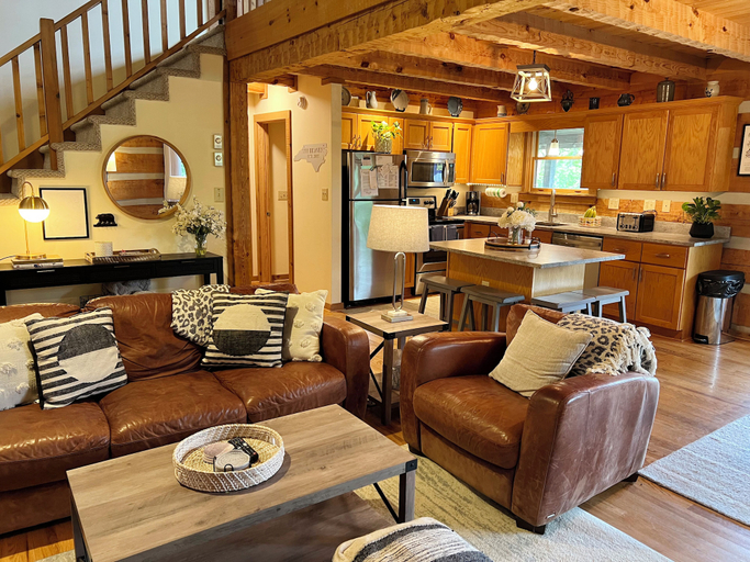 Interior 2, 7th Heaven, Watauga