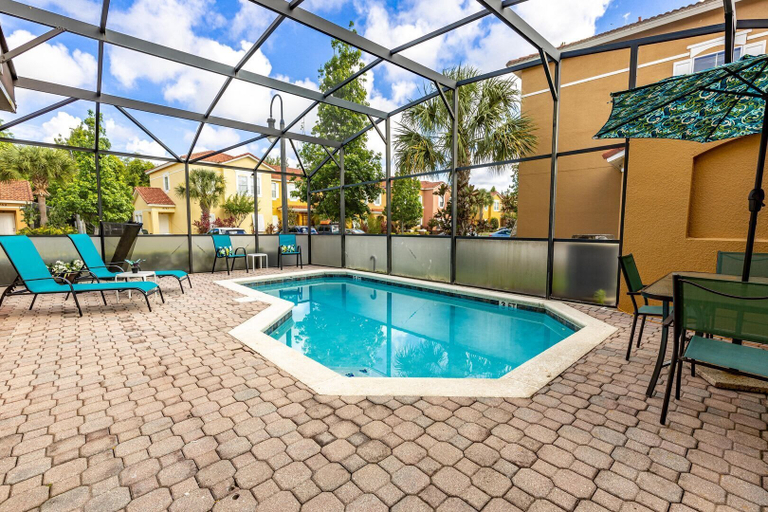 Pool, Disney Stay w/ Private Pool + Family Fun Sleeps 9, Osceola