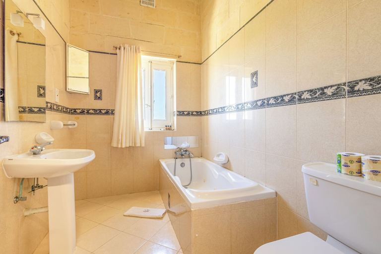 Bathroom 5, Nirvana Gozitan Villa & Pool