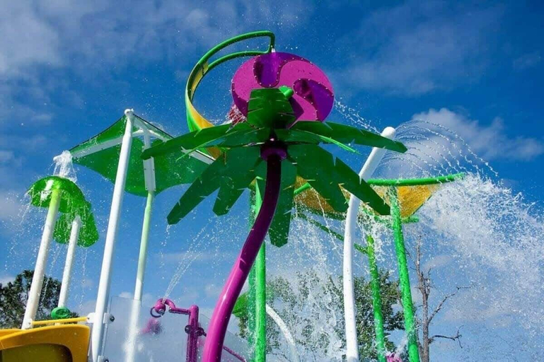 Water park, Family-friendly Apartment Near Disney With Pool Access, Osceola