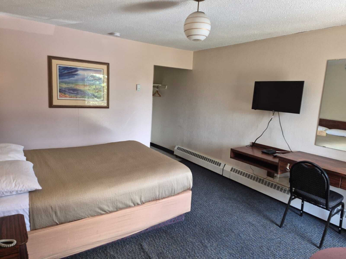 Room 2, Algonquin Motor Lodge, Division No. 11